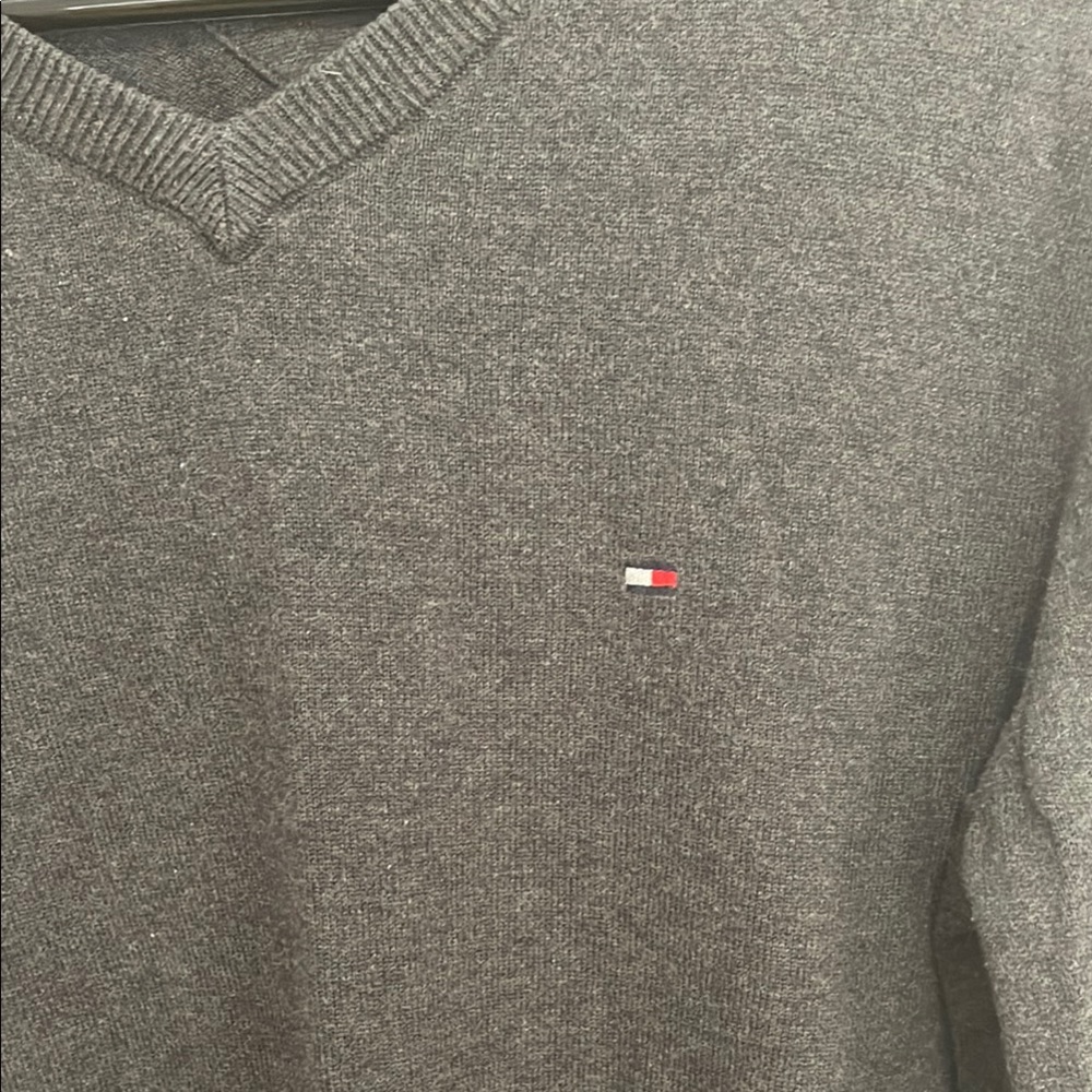 Tommy Hilfiger Men’s Dark Grey V-Neck Sweater Size M - Picture 4 of 5